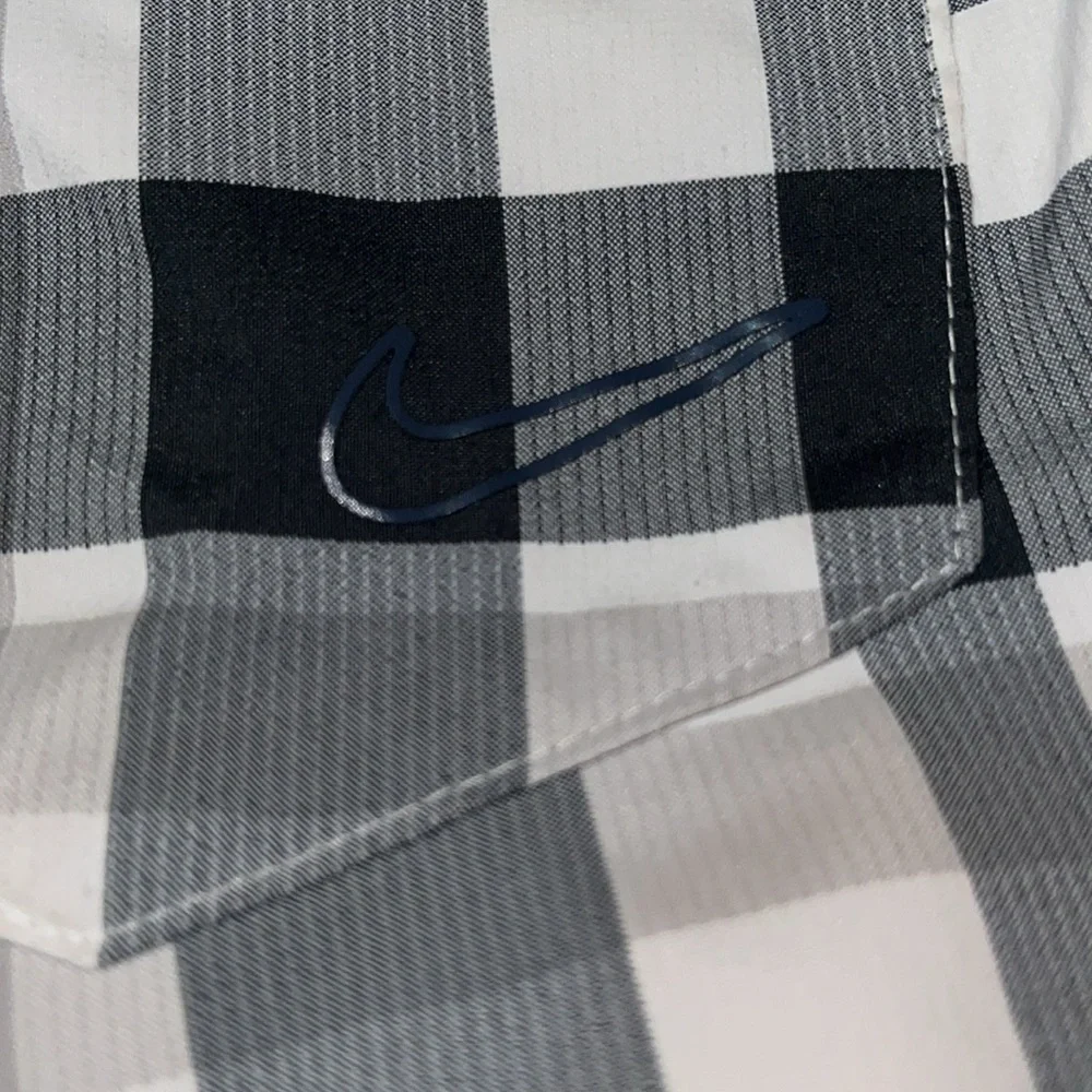 Nike Golf Dri Fit Black and White Flat Front Shorts Size Medium